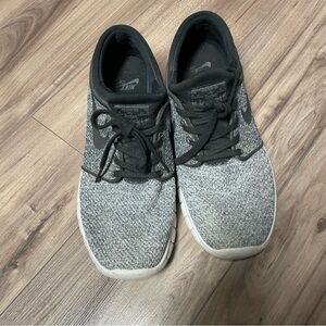 Nike Men's Black and Gray Knit Sneakers size 9